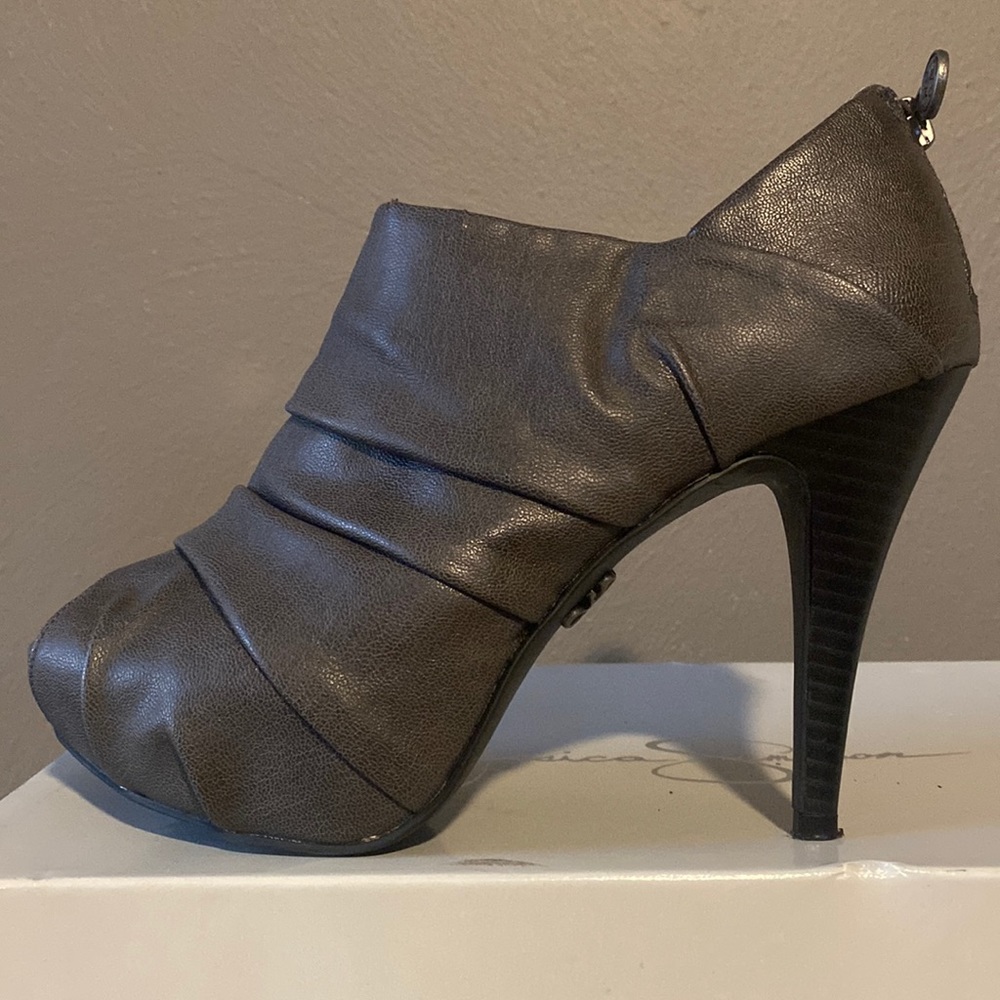 Simply Vera peep-toe heels